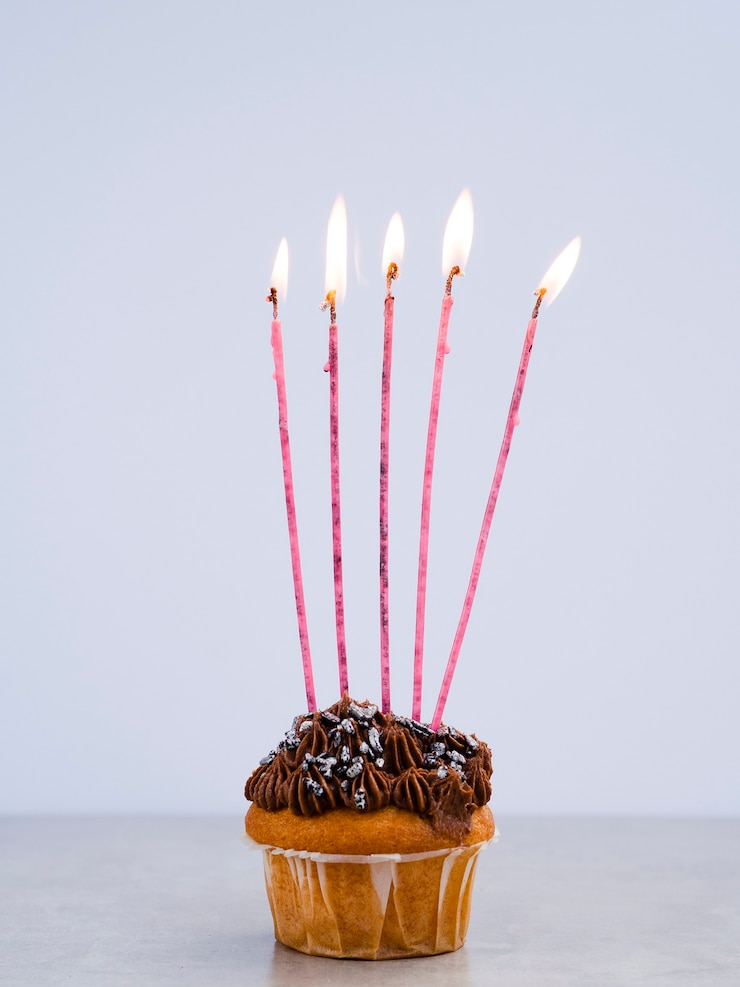 Free Photo tasty birthday muffin with long candles