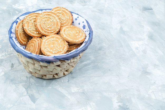 Free photo tasty biscuits on grungy background