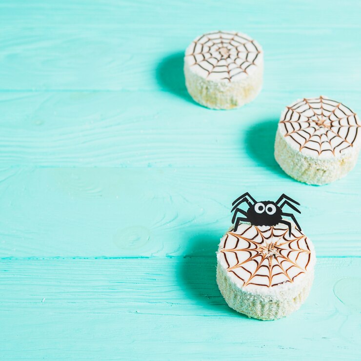 Free Photo tasty biscuits with decorating spider