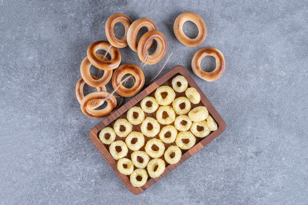 Tasty circle crackers on wooden platek