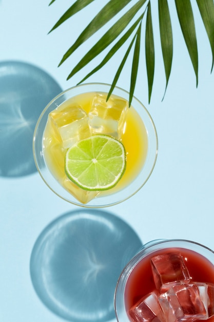 Foto gratuita sfiziosi cocktail daiquiri e negroni