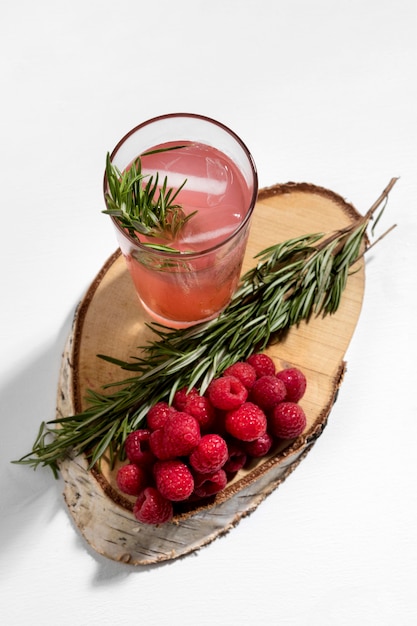 Free photo tasty drink and raspberries for detox