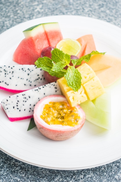 Free photo tasty fruit salad with exotic fruits