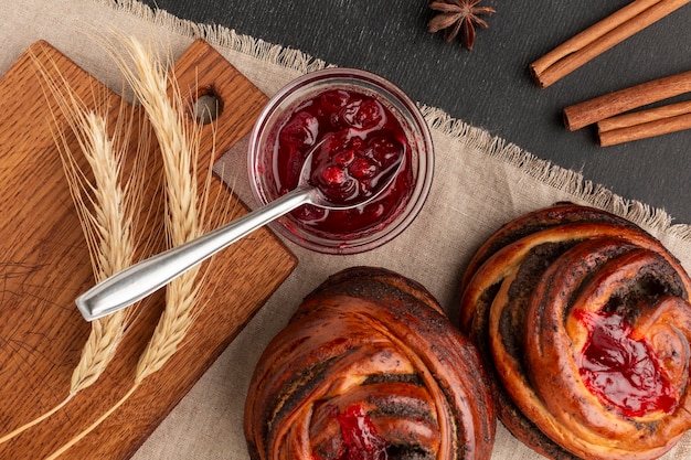 Foto gratuita gustosi panini fatti in casa con marmellata