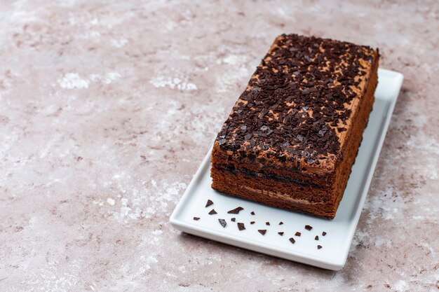 Вкусный домашний шоколадно-трюфельный торт с кофе