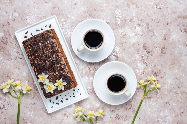 おいしい自家製チョコレートトリュフケーキとコーヒー