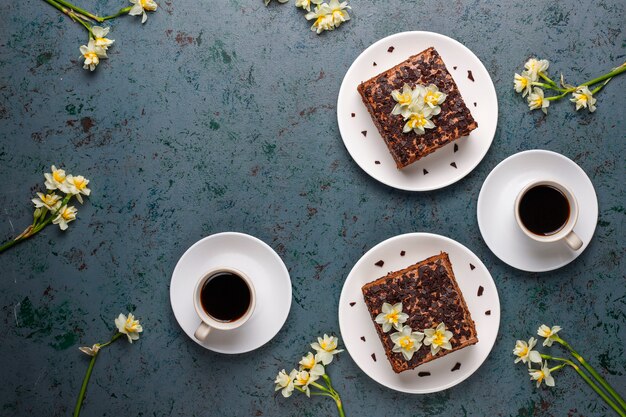 コーヒーとおいしい自家製チョコレートトリュフケーキ