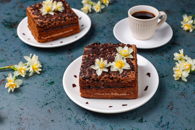 コーヒーとおいしい自家製チョコレートトリュフケーキ