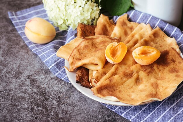 맛있는 복숭아와 팬케이크 레이아웃