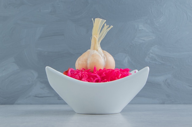 Free photo tasty pickled cabbage with garlic in white bowl.