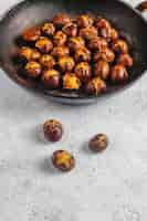 Free photo tasty roasted organic chestnuts.