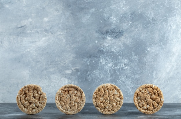 Free photo tasty round crispbread on marble.