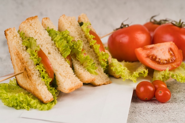 Free photo tasty sandwiches with vegetables