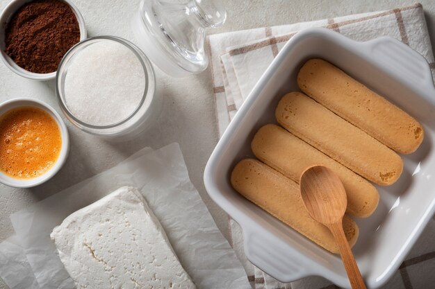 보기 위의 맛있는 티라미수 재료 구색