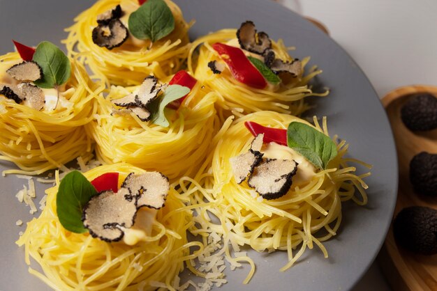 Рецепт вкусного трюфеля с макаронами под высоким углом