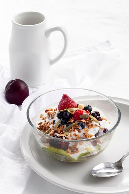 Free photo tasty yogurt with cereals and fruits