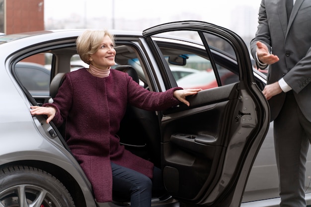 Taxi driver and female client interacting in a formal way