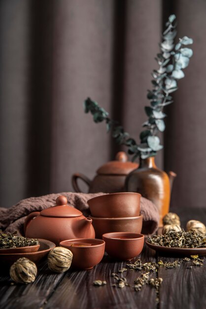 Tea pot and cups