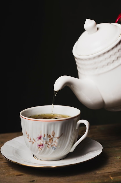 Free photo tea pouring into cup