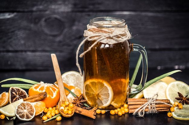 Free photo tea with lemon on a black background