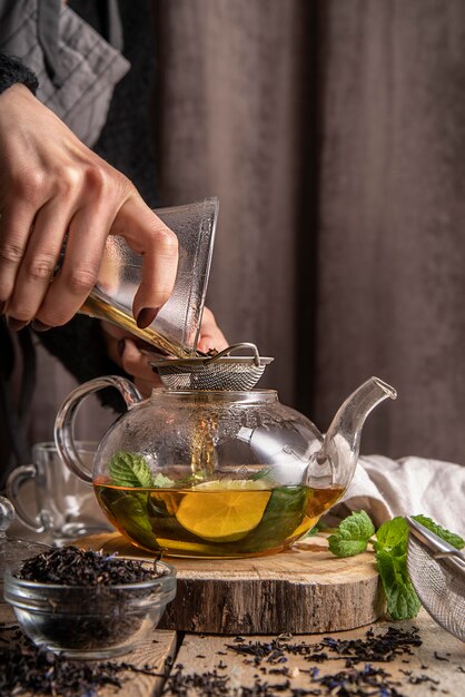 Tea with lemon slices