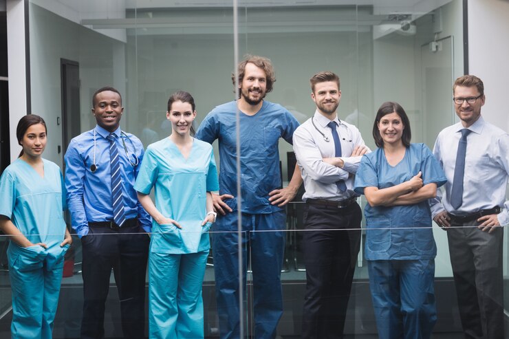 Free Photo team of doctors standing in corridor