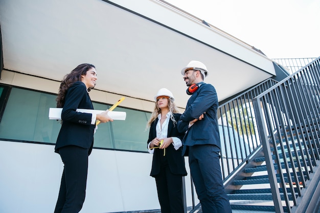 Foto gratuita team di architetti professionisti