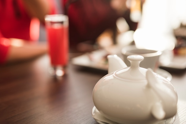 Free photo teapot at a restaurant