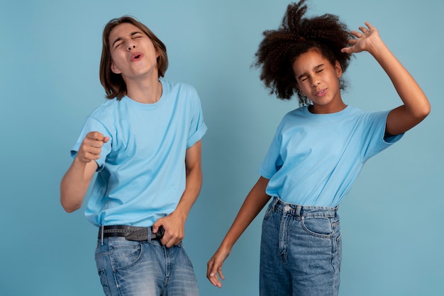 Free photo teen boy and girl posing together