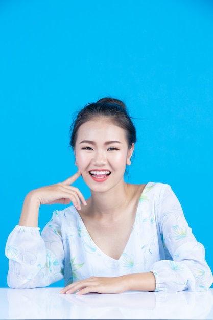 Teen girl showing hand verbs and gestures