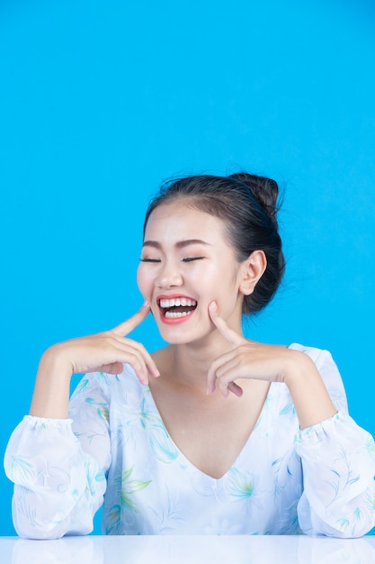 Teen girl showing hand verbs and gestures