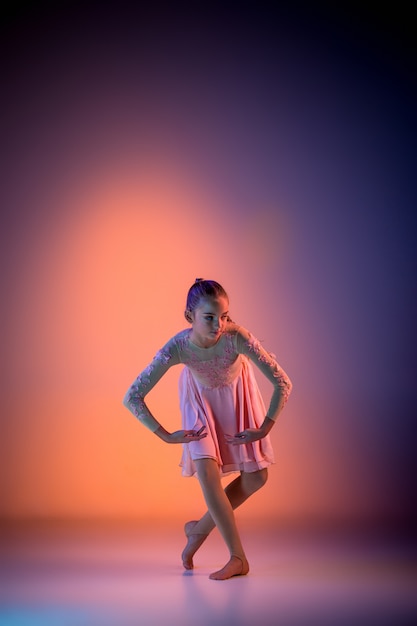 Free photo the teen modern ballet dancer