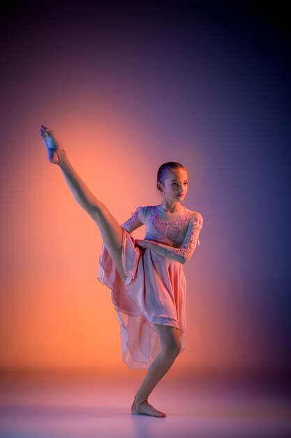 십대 현대 발레 댄서