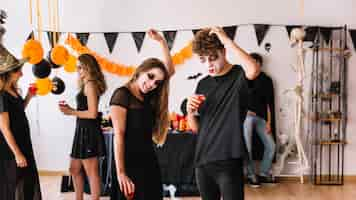 Free photo teenage alloween party with vampires