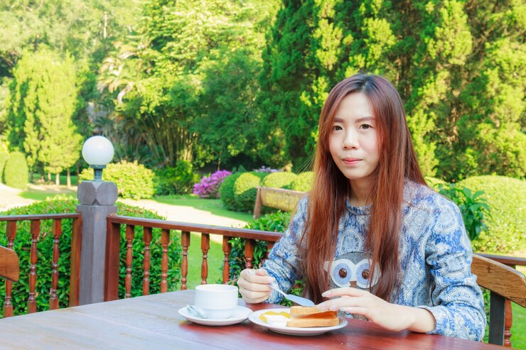 Free Photo teenage eating breakfast