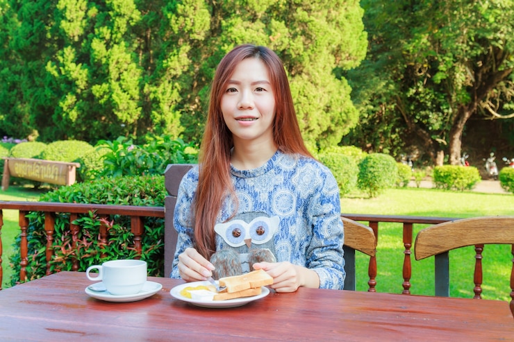 Free Photo teenage eating breakfast