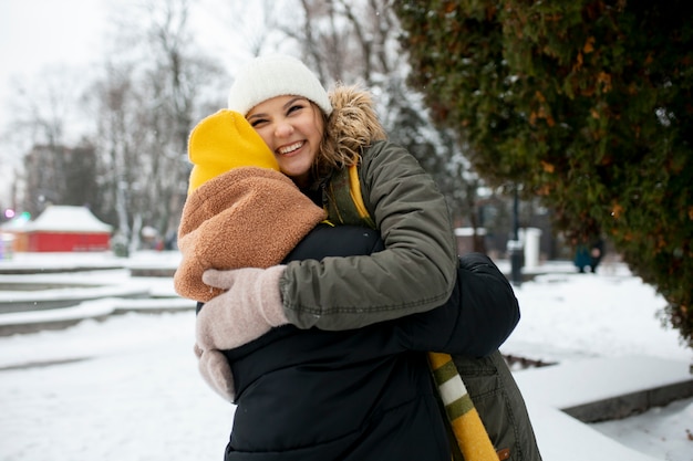 Free photo teenager friends having fun in winter time