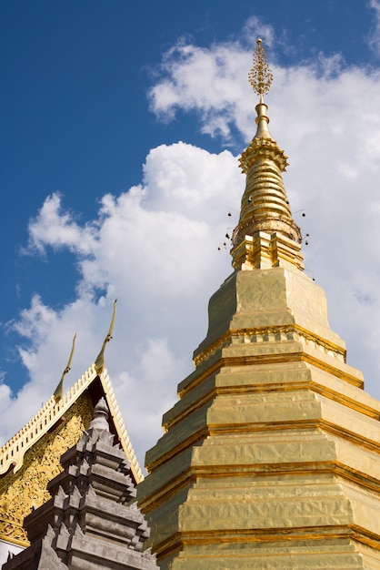 Храм в Phrae, Таиланд.