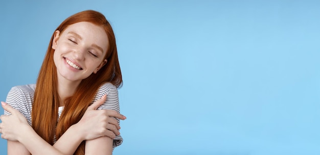 Free photo tender romantic cute young gentle redhead girlfriend close eyes dreamy lean shoulder cross arms arou