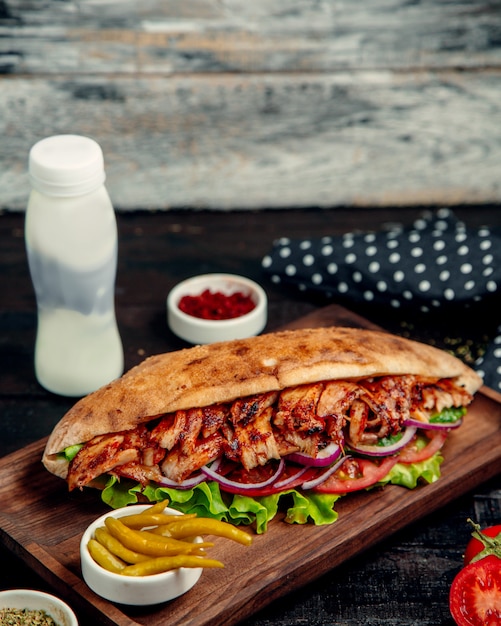 Tendir doner with chicken on the table