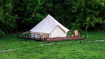 Бесплатное фото Палатка в глэмпинге