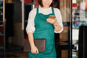 Free photo texting waitress