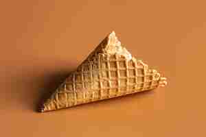 Free photo texture waffle cone on brown background isolated