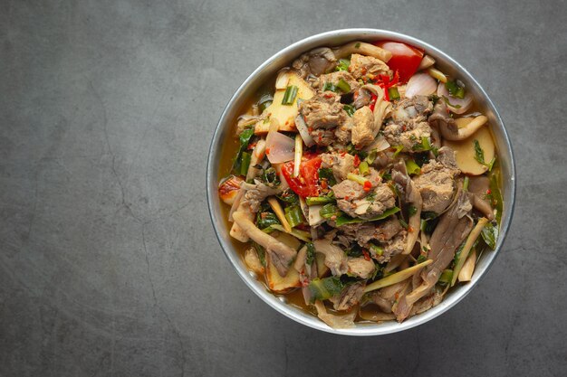 Тайская еда; Острый мясной суп