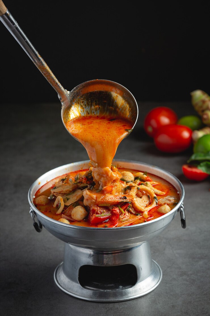 무료 Photo 태국 음식; tom yum 해산물 또는 해산물 매운 스프