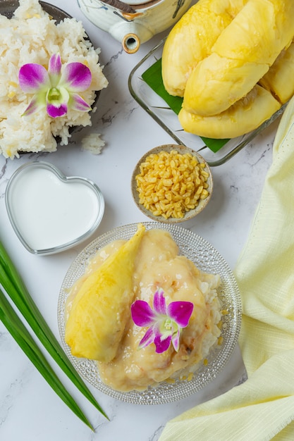 Thai sweet sticky rice with durian in a dessert.