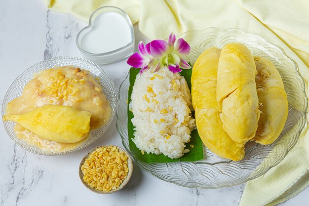 Thai sweet sticky rice with durian in a dessert.