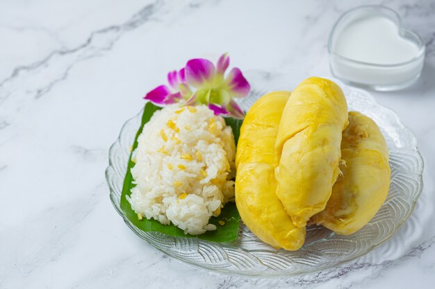 Thai sweet sticky rice with durian in a dessert.