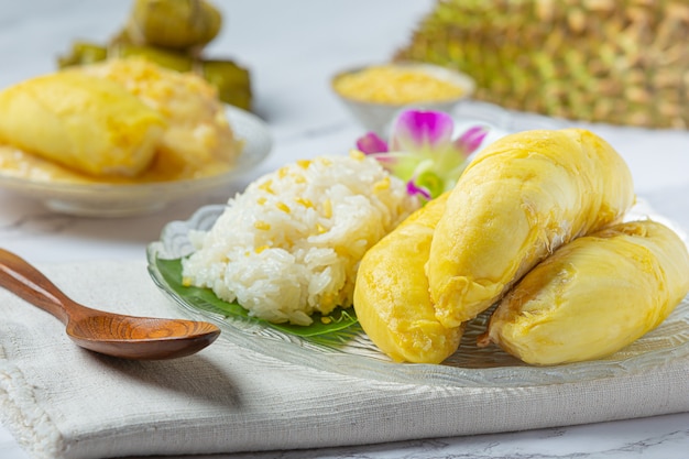 Thai sweet sticky rice with durian in a dessert.