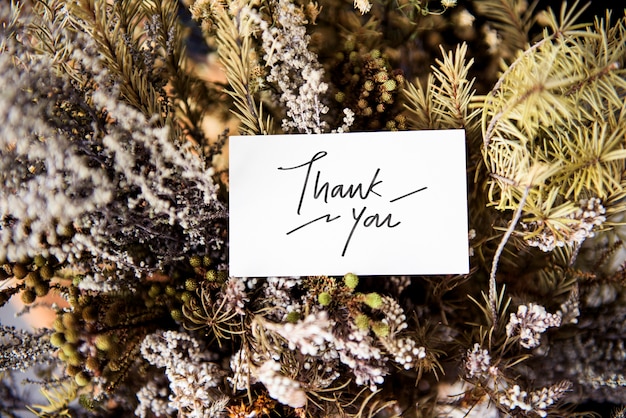 Free photo thank you card with wintry flowers